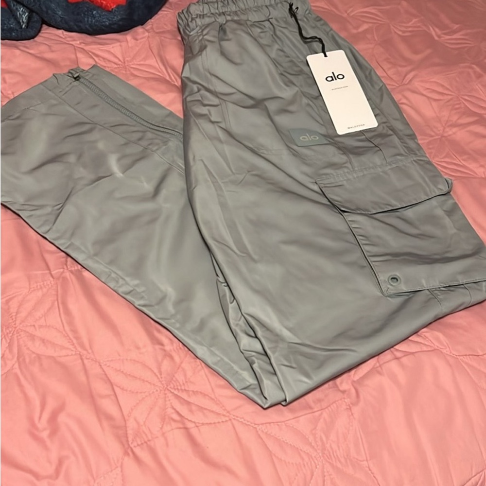 ALO Yoga Men's Light Gray Cargo Pants
